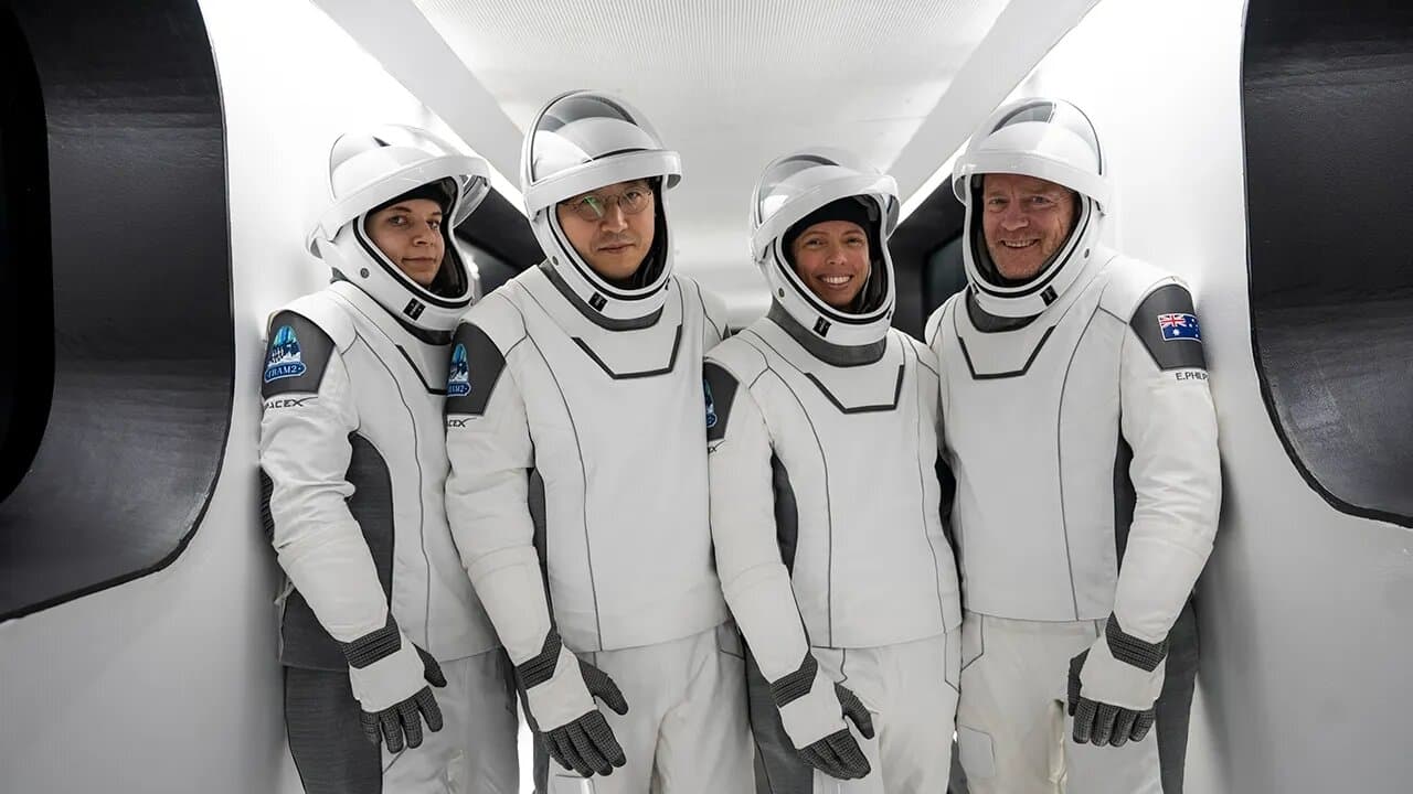 spacex-in-crew-dragon-kosmik-gemisi-mulki-ekipajla-birlikde-ilk-defe-qutblere-dogru-ucusa-yollandi-video