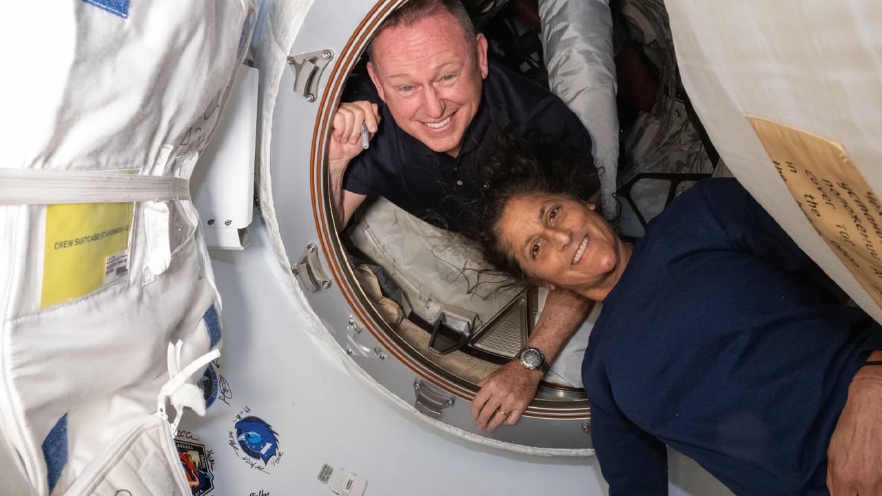 beynelxalq-kosmik-stansiyada-tesadufen-qalmis-iki-astronavt-9-aydan-sonra-yere-geri-donurler